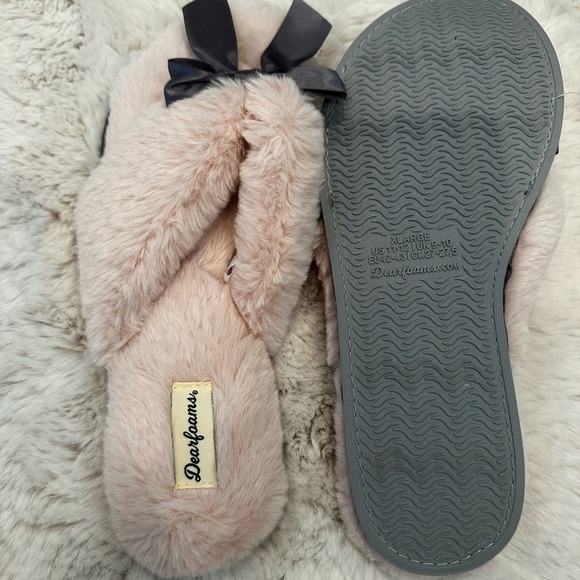 Dearfoams Women's Blush Furry Slippers with Black Bow - Picture 2 of 3